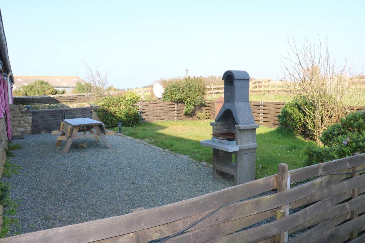 Les Gites Aux Volets Roses Landunvez Exterior foto